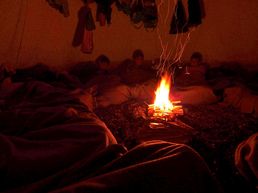 Schlafen im Tipi im Indianerlager und Erlebnisferien für Familien mit Andrea Schneider